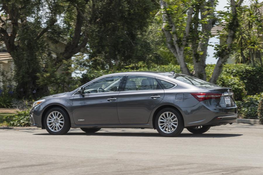  Toyota Avalon Hybrid 2016 года  (US) (фото 7 из 19)